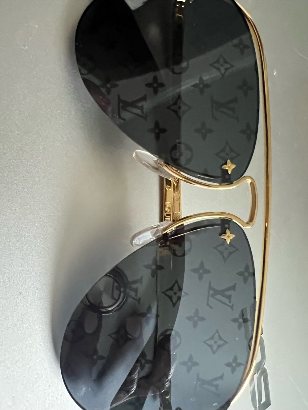 Louis Vuitton Gold Aviator Sunglasses with Gradient Lenses - Picture 8 of 8